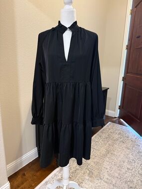 Black Long-Sleeve Keyhole Tiered Dress